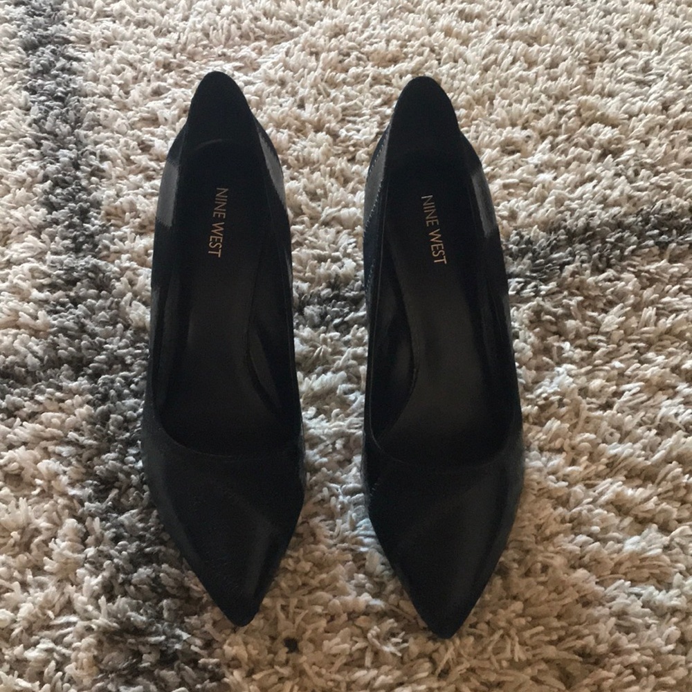 Nine West black pumps